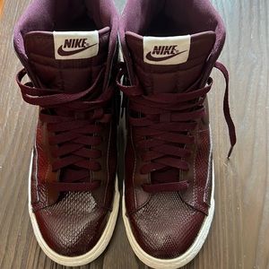Nike Women’s 9.5 Blazer Mid Leather burgundy Premium Snake Print Sneaker